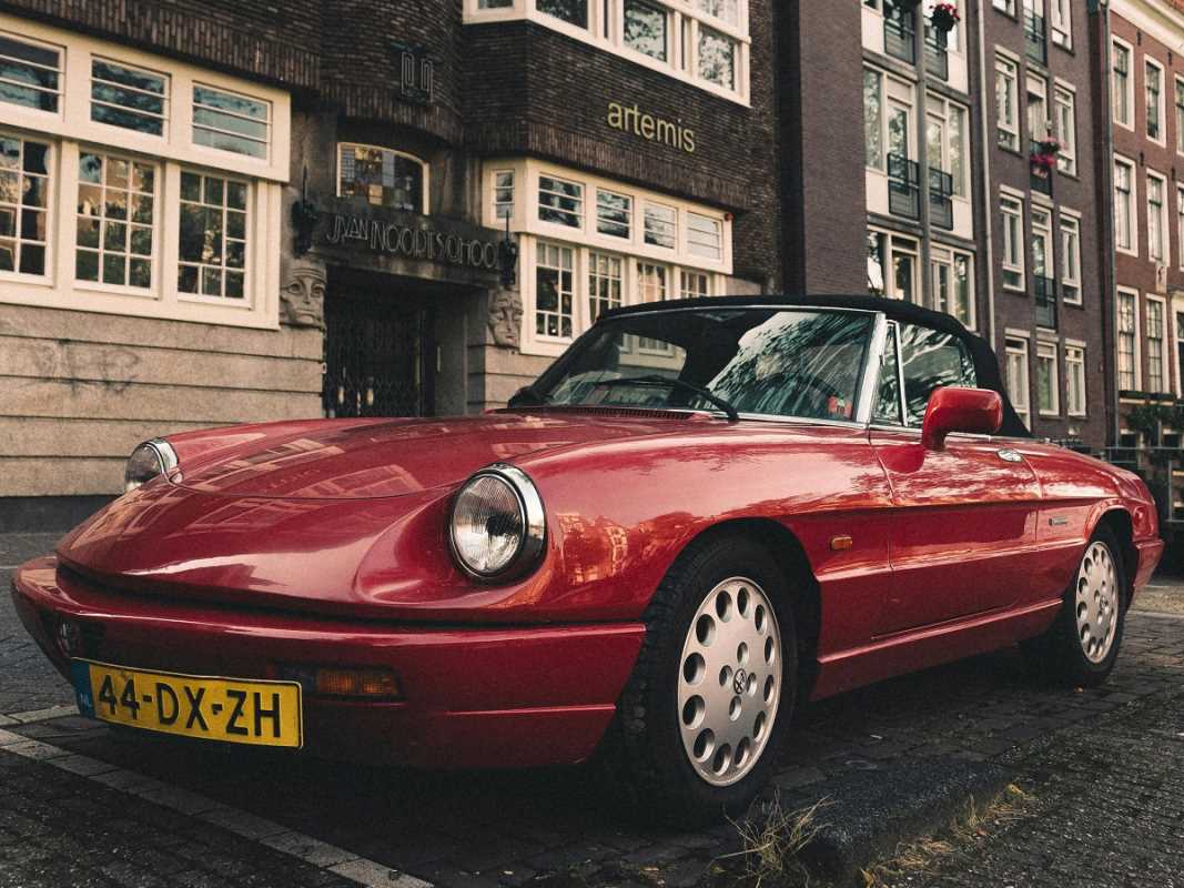 Exploring Virtual Car Customization Communities for Auto Enthusiasts